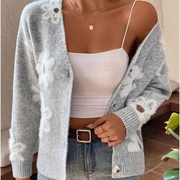 New V neck gray floral print button down cardigan sweater - Picture 4 of 6